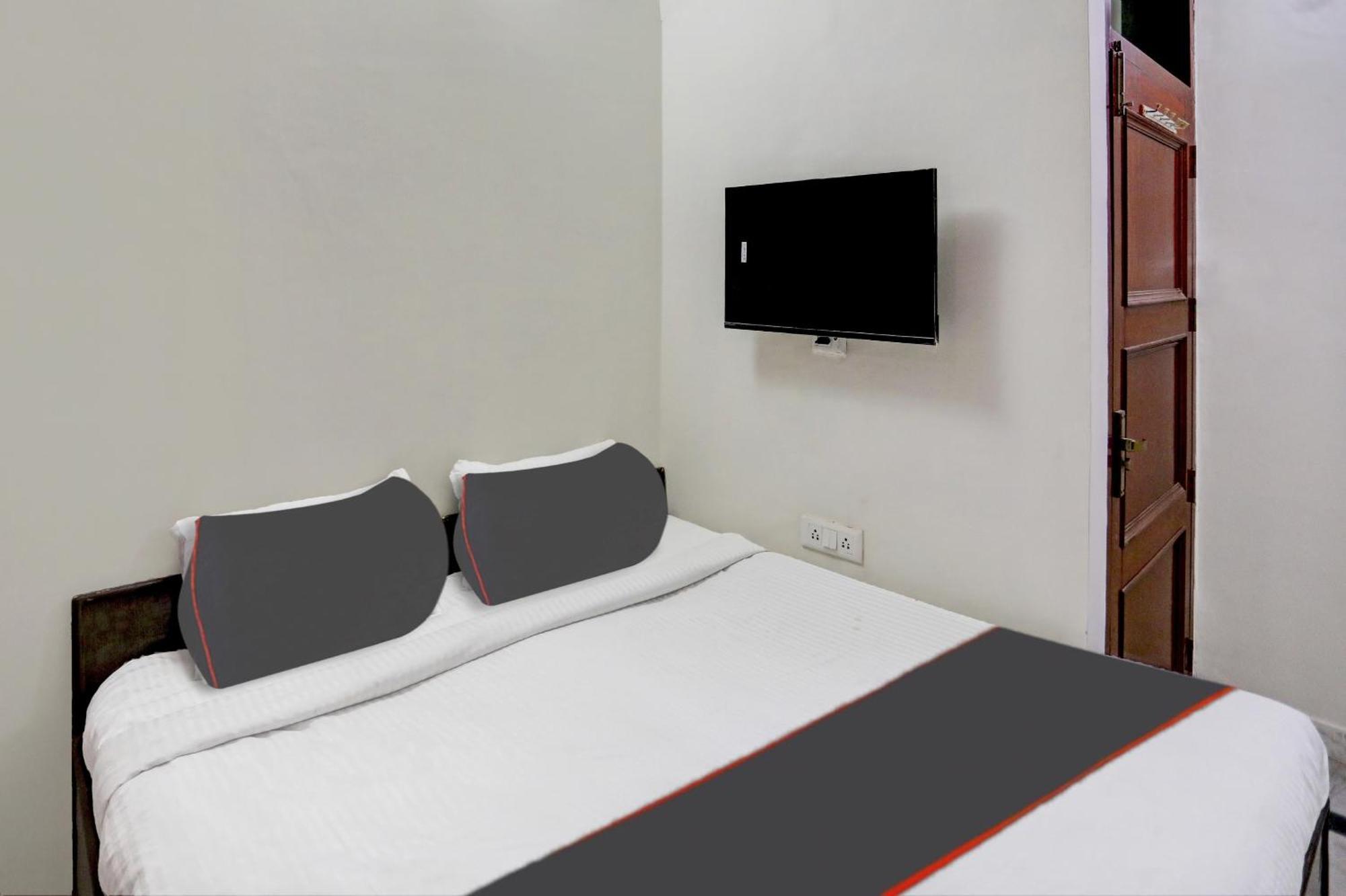 Готель Capital O Uk House Residency Ґурґаон Екстер'єр фото
