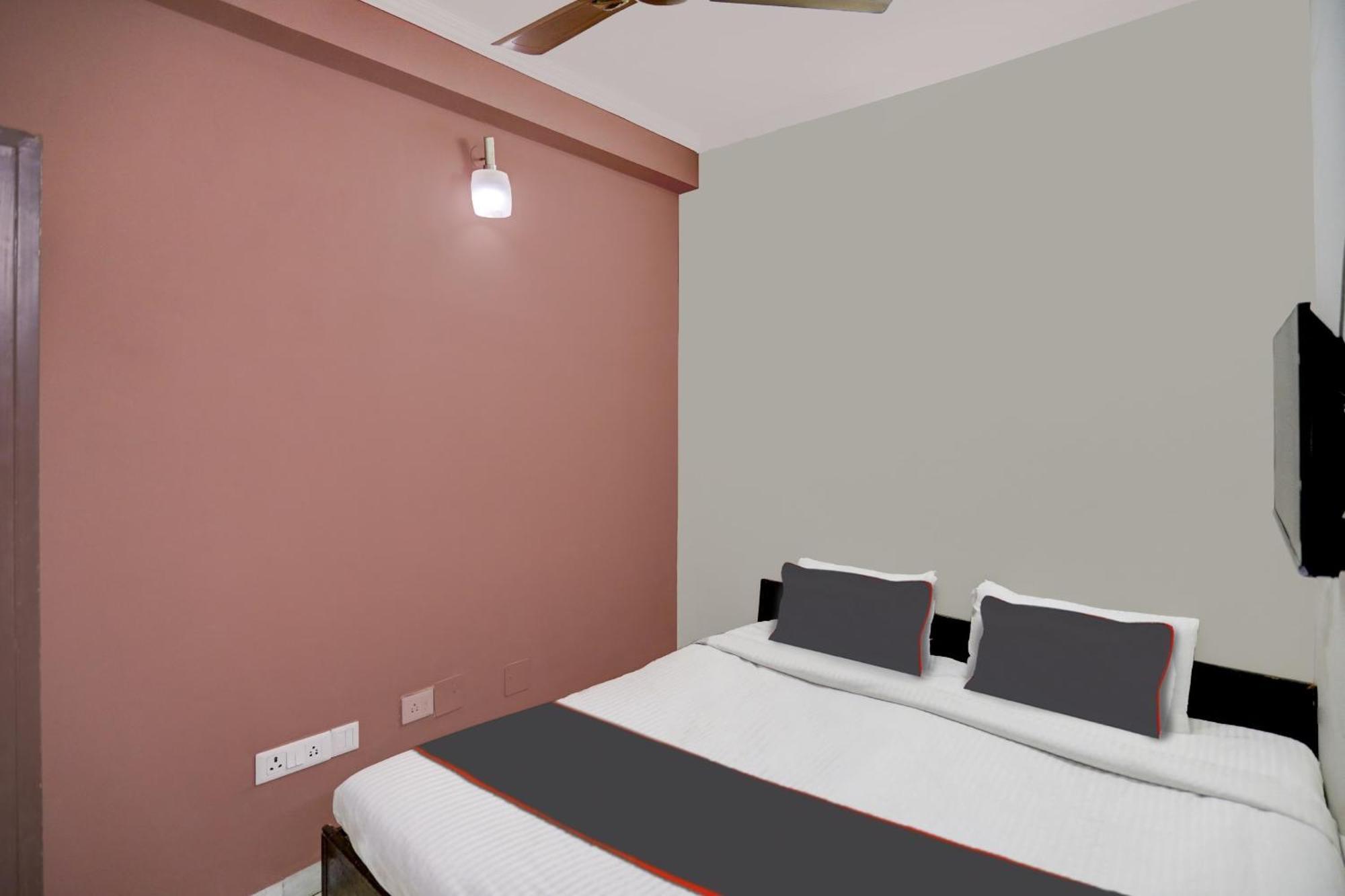 Готель Capital O Uk House Residency Ґурґаон Екстер'єр фото